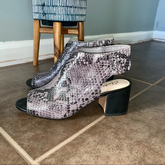 Clarks Barley Charm Snakeskin Print Sandals Size 6.5 - Picture 2 of 11